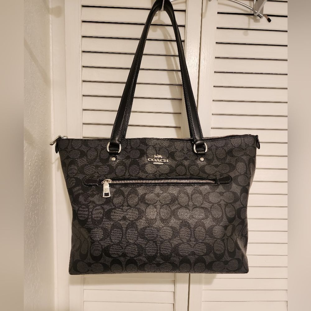 Coach Signature Canvas Tote